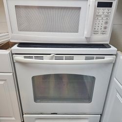 Stove And Microwave 