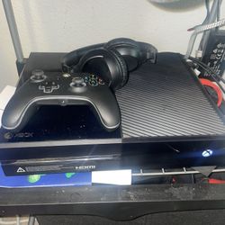 Xbox One Console With Controller And Headset