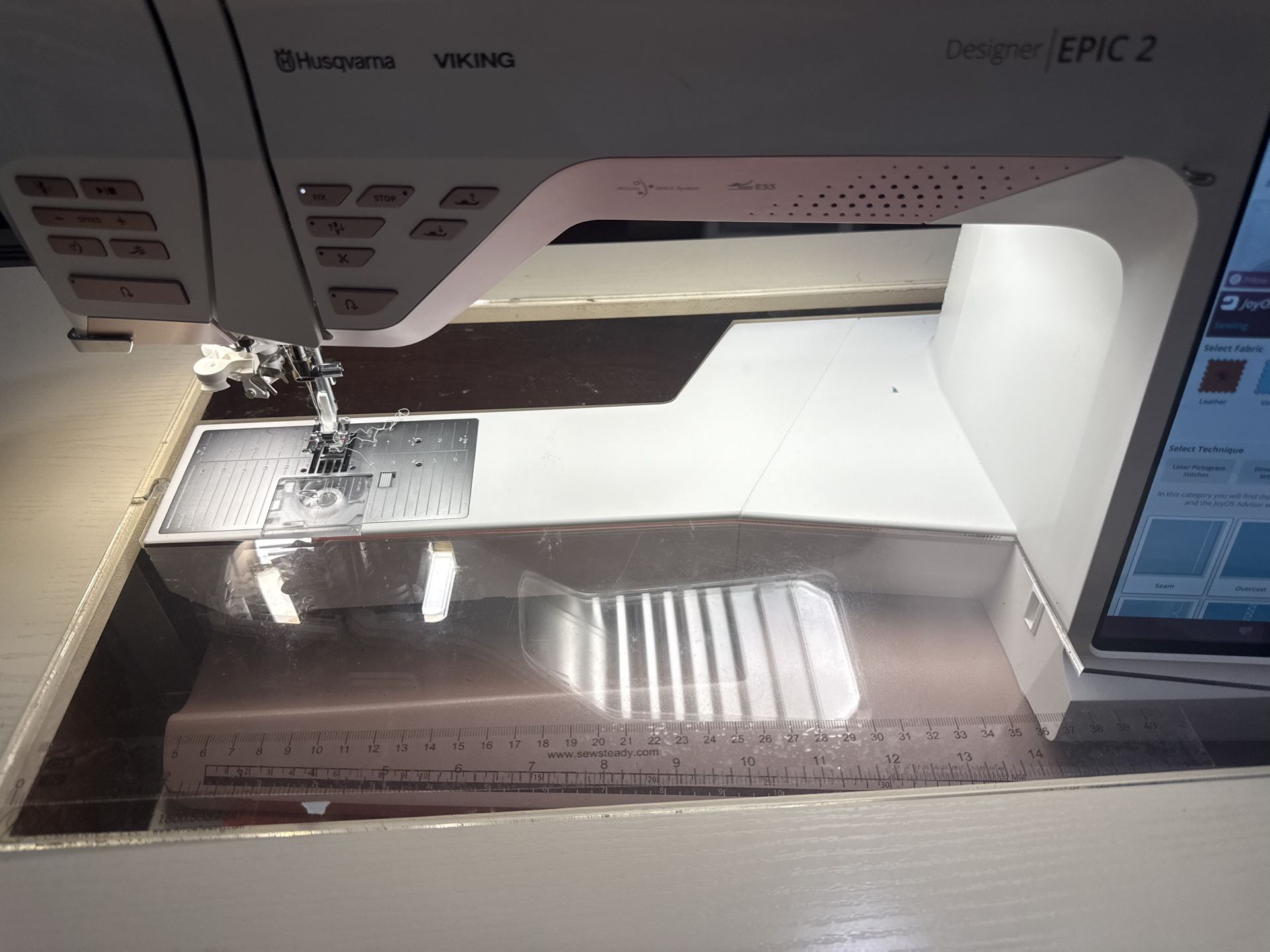 HUSQVARNA® VIKING® DESIGNER EPIC™ 2 Sewing & Embroidery Machine