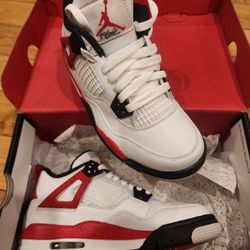 (size 3.5y) Nike Air jordan 4 Red Cement (GS) Grade School