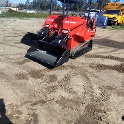 2025 MINI SKID STEER TRACK LOADER.  38 INCHES W 