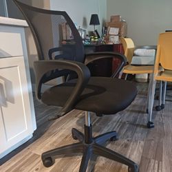 Barely Used Office Chair For 38$