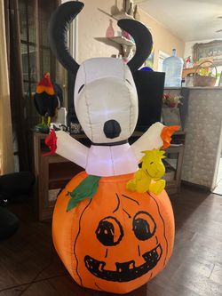 Peanuts Snoopy Halloween Inflatable Decoration