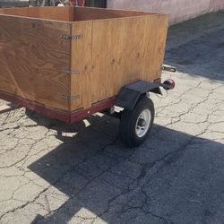 Traila Pequeña Cuatro Pies De Largo Y Cuatro De Ancho 