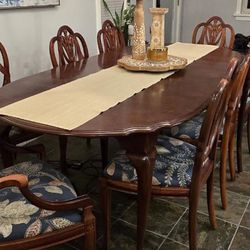 $300 - Table 8 Chairs- 2 Extenders 