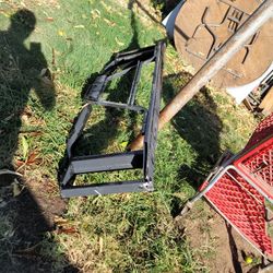 Radiator Suport 04 Chevi Silverado