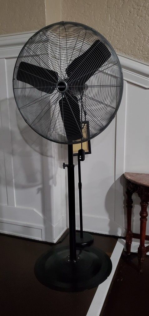 Warehouse 30" Pedestal Fan Oscillating Made By Utilitech 120v