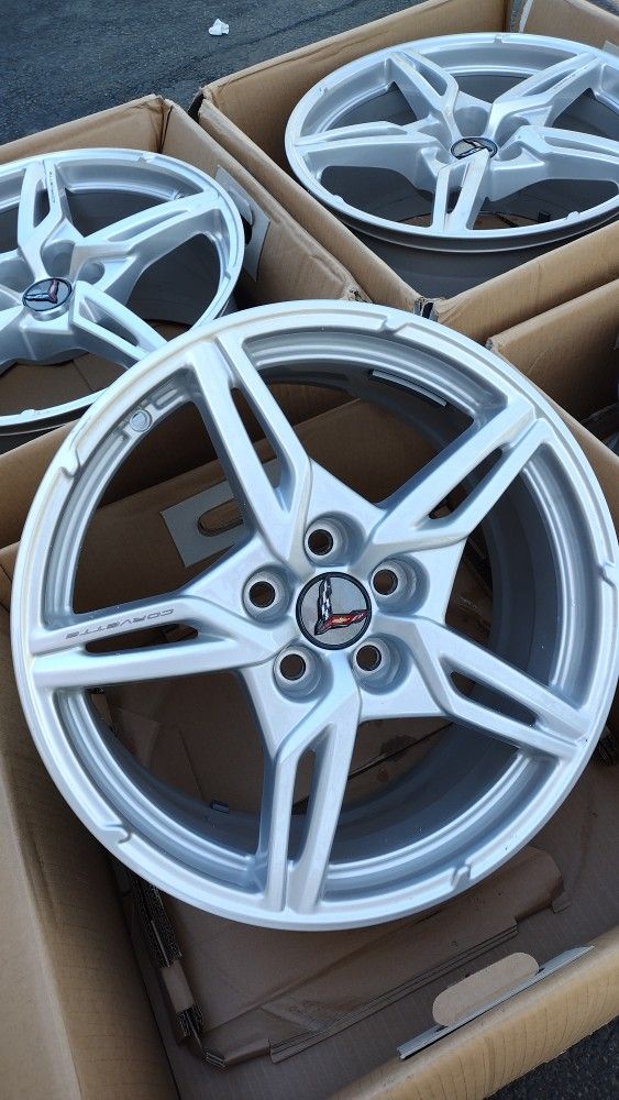 20" Chevy Corvette C8 Stingray OEM Wheels LIKE NEW!