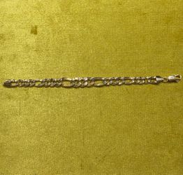 Figaro Bracelet 18k 13.5g 8” $1750