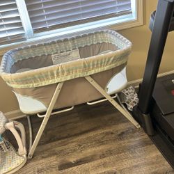 Ingenuity Foldaway Rocking Portable Infant Bassinet