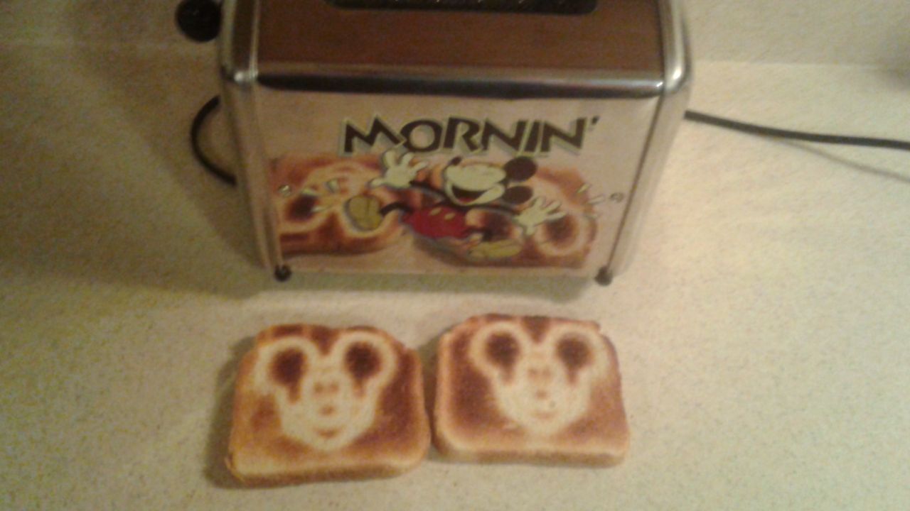 (VINTAGE/ RARE)$350 OBO TRADES WELCOME Mickey Mouse Musical Toaster 1955 model 5555-11