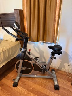 It's a Yosuda spin bike. The model appears to be the Yosuda Indoor Cycling Bike L-007. It has a 35-pound flywheel and adjustable resistance. $50