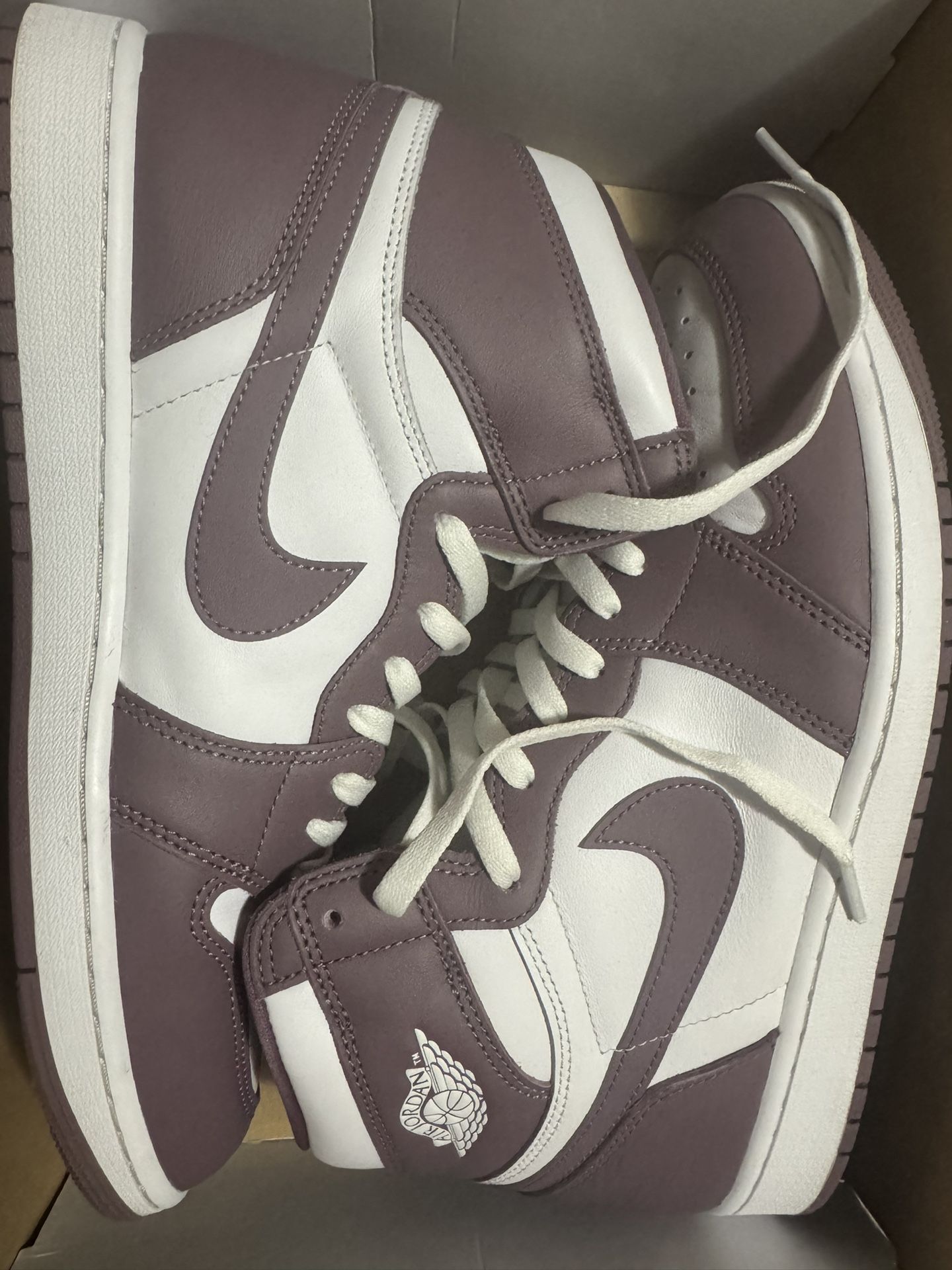 Jordan 1 Retro - Size 12