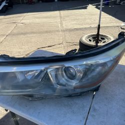 Toyota Highlander Left Headlight Oem