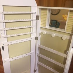 Beautiful Standing Mirror/Jewelry Box