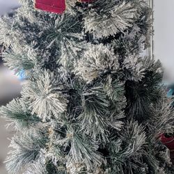 5ft Outdoor Christmas Decoration. Two Of Them