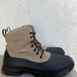 11.5 Snow / Hiking Boots 