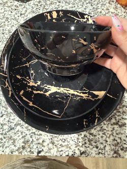 24 Piece Dishware