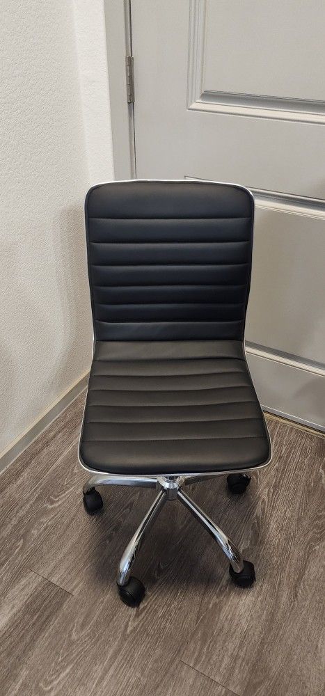 Black & Silver Height Adjustable Rolling Desk Chair