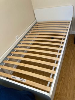 IKEA twin bed frame w/slats, Slakt w/Luroy