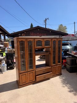 Vintage Oak Entertainment Center / China Hutch – Leaded Glass & Lights