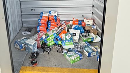 Auction Unit 211 11/29 - Intel Processors & Heat Sinks