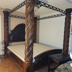 Solid Wood King Canopy Bed – Carved Posts – 2-Piece Box Spring