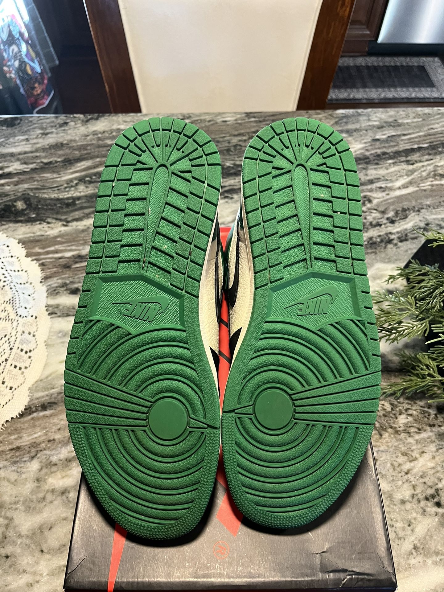 Jordan 1 Pine Green 🌲 SIZE 11