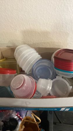 32 Rubbermaid snap lock etc