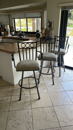 Bar stools (4)
