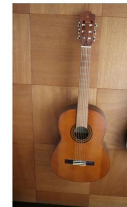 Vintage Yamaha G-231 guitar