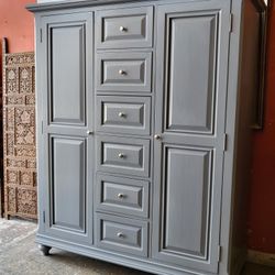 Armoire & Wardrobe 