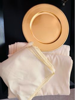3 Buffet Tablecloths, 24 Napkins, 32 Chargers
