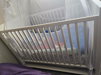 White Room and Board crib