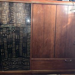Broyhill 1978 entertainment center in mint condition