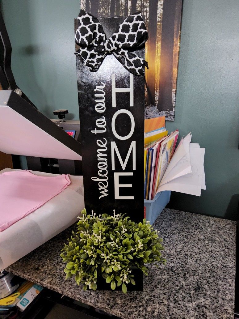 Custom Welcome Sign W/ Flower Pot * New*