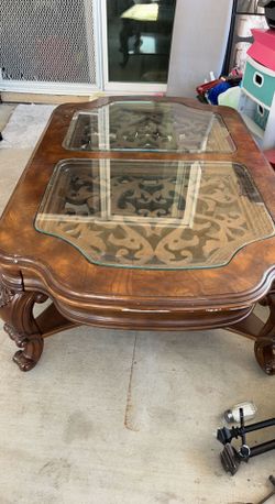 Coffe Table In Good Condition Real Wood