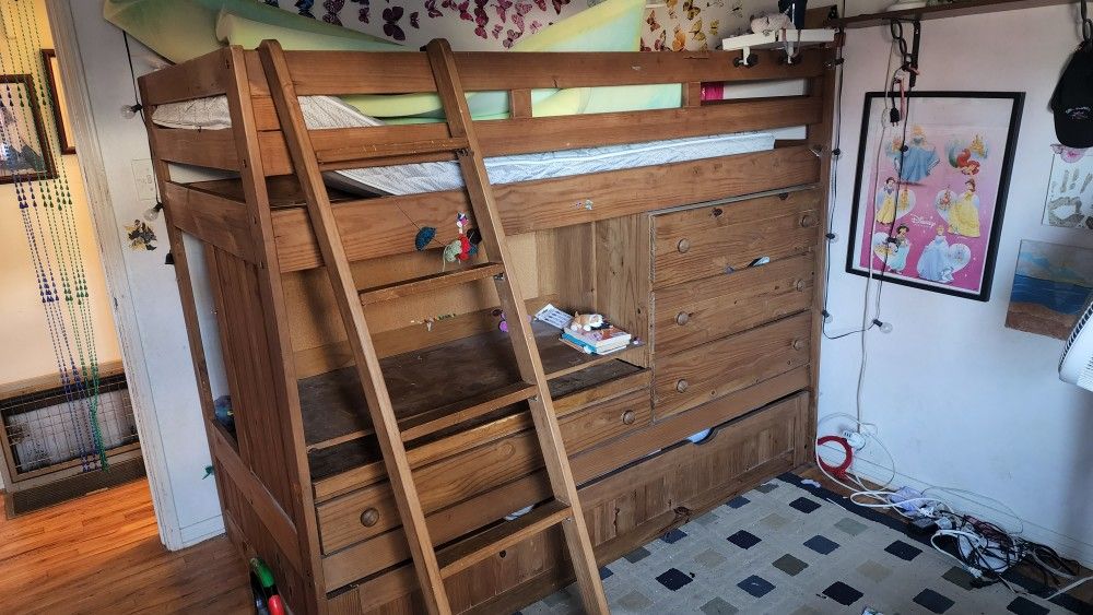 Twin Loft Bed with Dresser/Desk/Trundle
