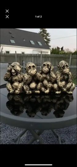 She no evil monkeys statue