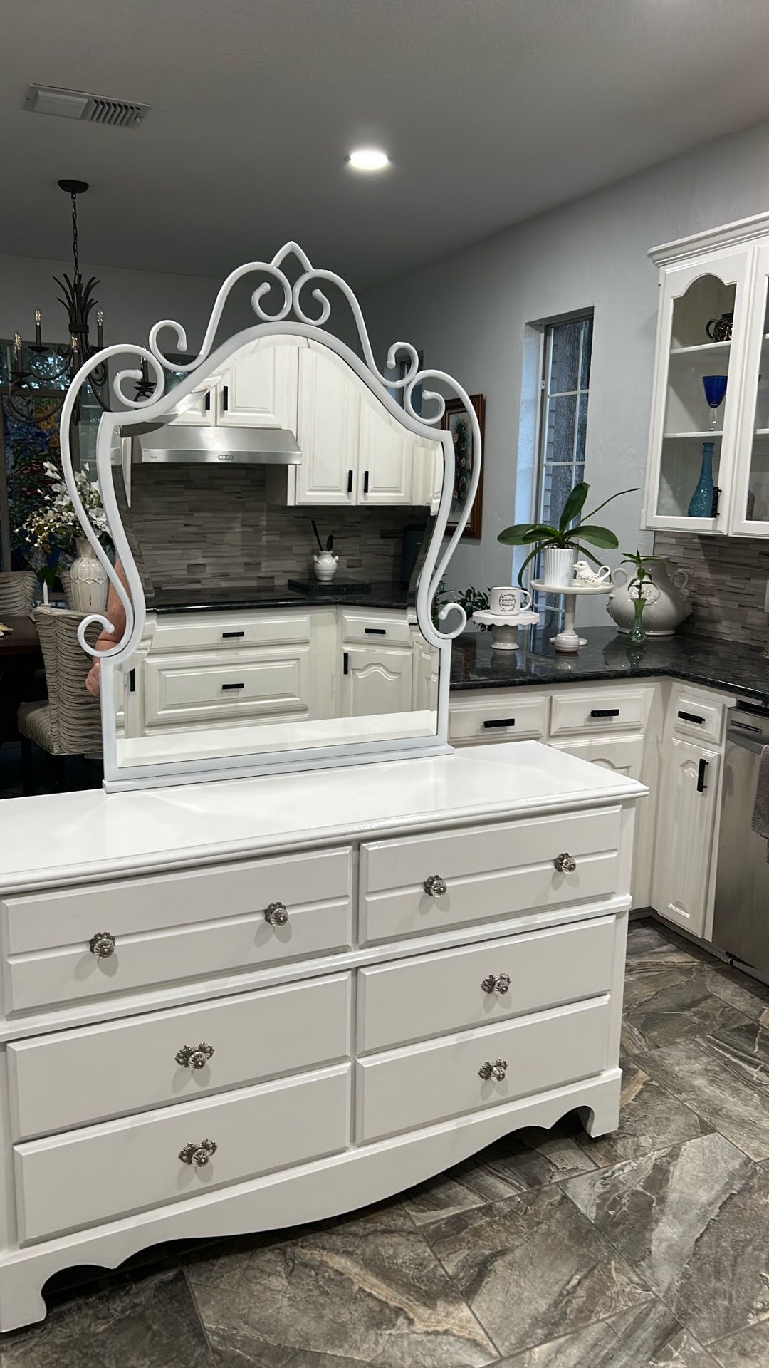 6- drawer dresser “pending sale” /mirror