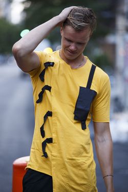 Syno U48 asymmetrical yellow strap Men T-shirt