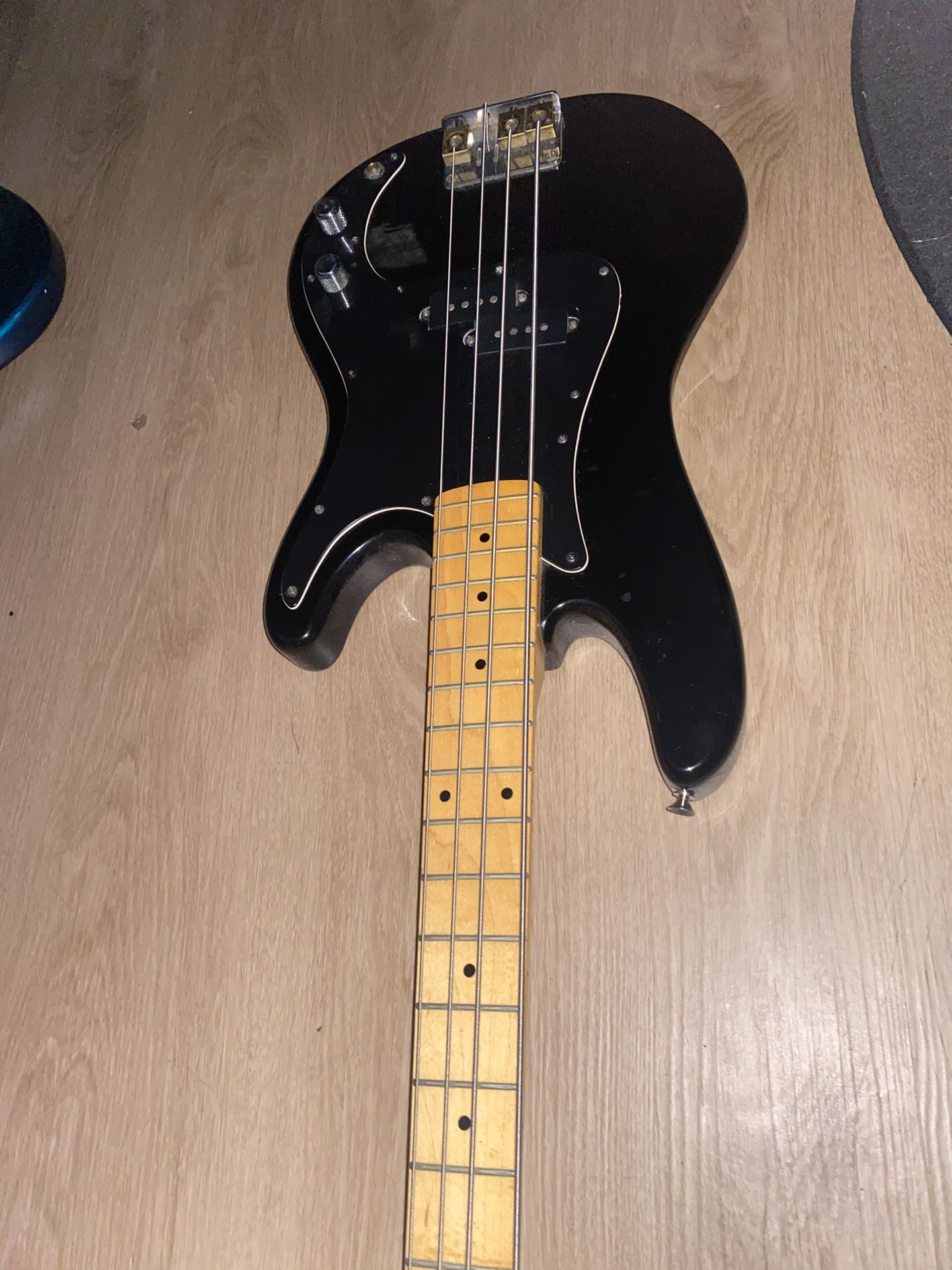 Epiphone Gipson Bass Guitar
