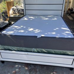 Full Size Bed 