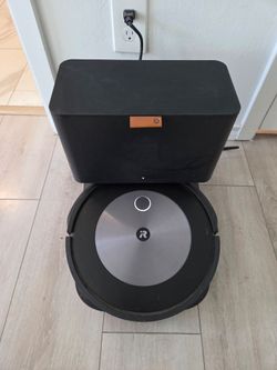 iRobot Roomba j7+ 7550 Self-Emptying Robot Vacuum with Clean Base WiFi Mapping