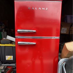 GALANZ Refrigerator Retro Red