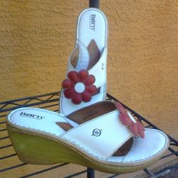 Ladies size 9 wedge leather sandal shoes