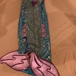 New Mermaid Costume Size 3-4. Perfect For Halloween