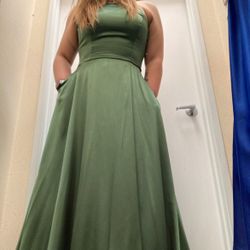 Green satin halter top formal dress with slit with pockets Size 17