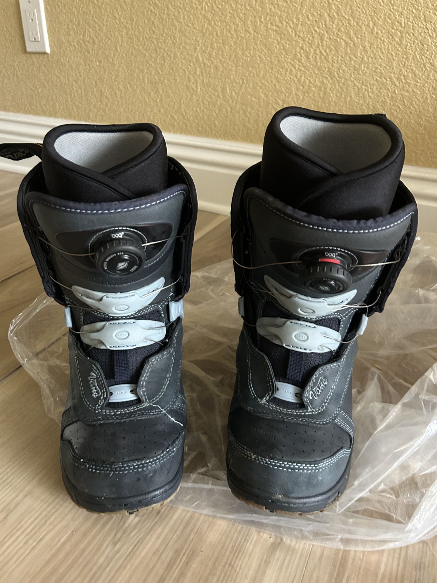 Women’s Vans Snowboots 6.5