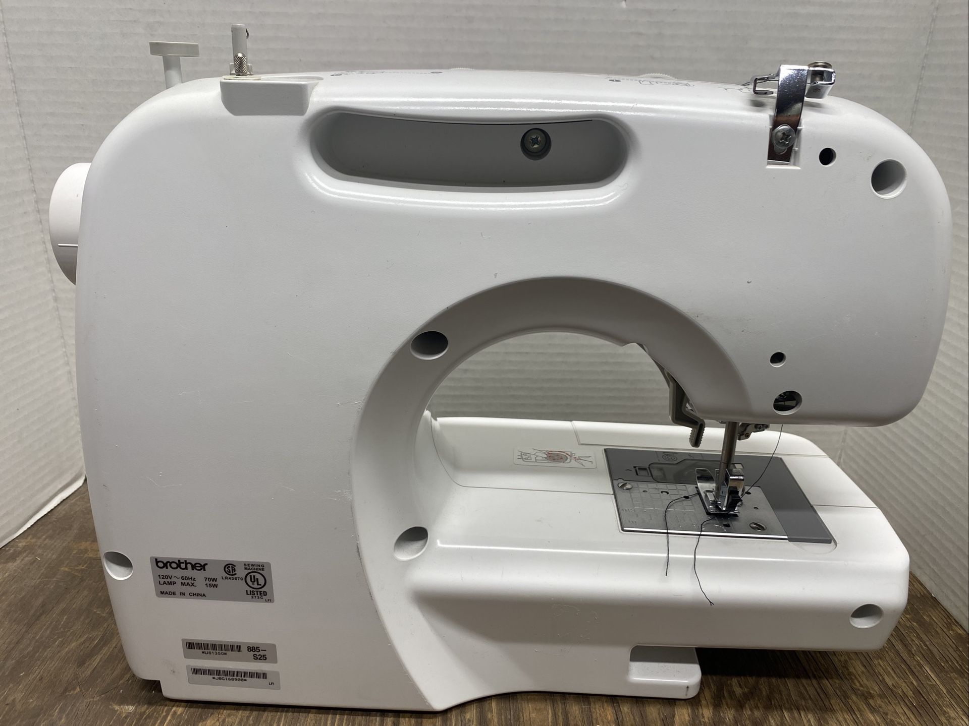 Brother XL2610 Free Arm Sewing Machine 25 Builtin Stitches